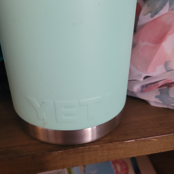 Yeti - Picture 4 of 4